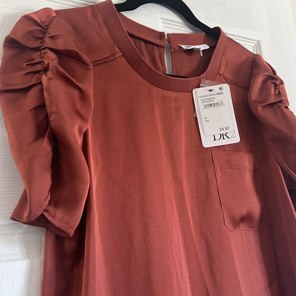 DR2 satin top and skirt - Picture 3 of 10